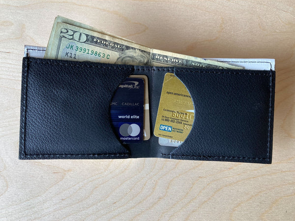 Squid Attack - Minimal Bi-Fold Wallet
